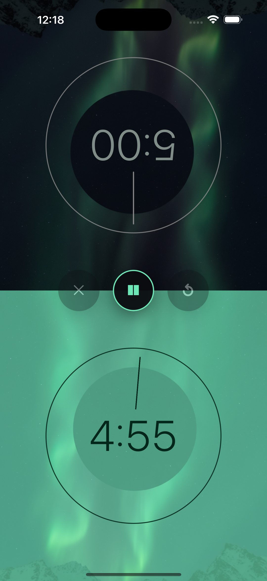 ChessTimer running with the mint aurora active-player panel